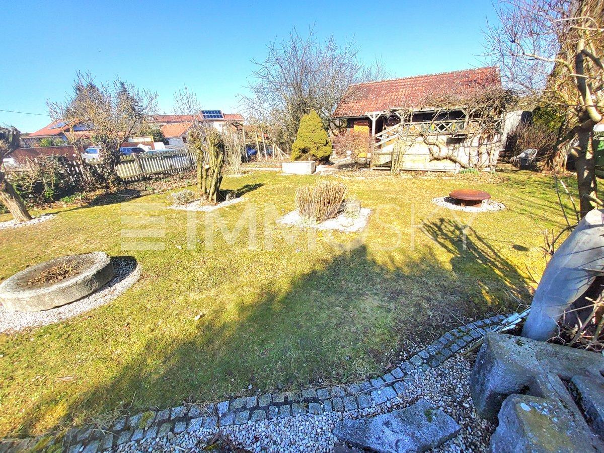 Kleingartenhaus mit Gartenanlage