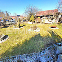 Kleingartenhaus mit Gartenanlage