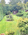 Garten mit Teich und Gartenhaus
