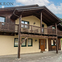 Wohnhaus mit großzügigem Balkon
