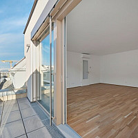 Wohnküche und Balkon