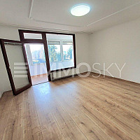 gemütlicher Wohnraum mit Loggia