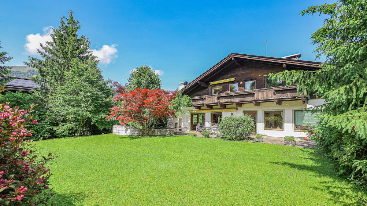 KITZIMMO-Baugrundstück mit Altbestand in Toplage auf der Bichlalm - Immobilien Kitzbühel.-1