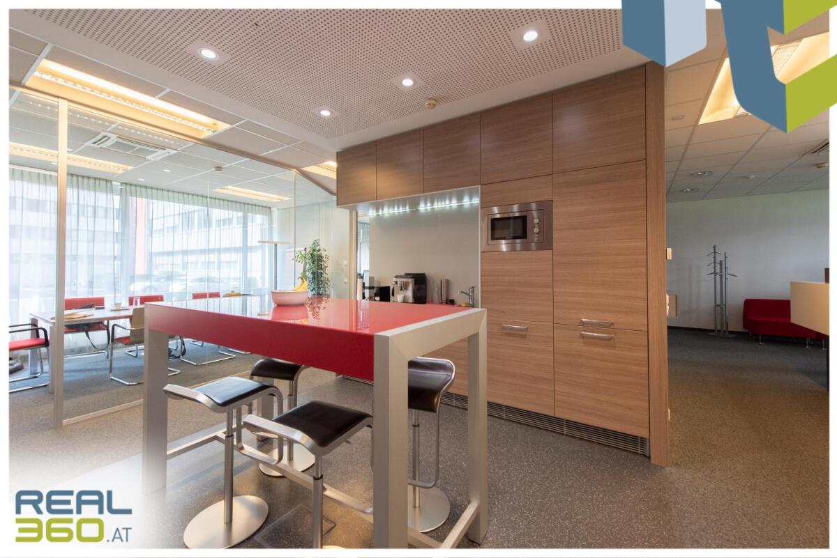 Küche mit Blick auf Besprechungszimmer