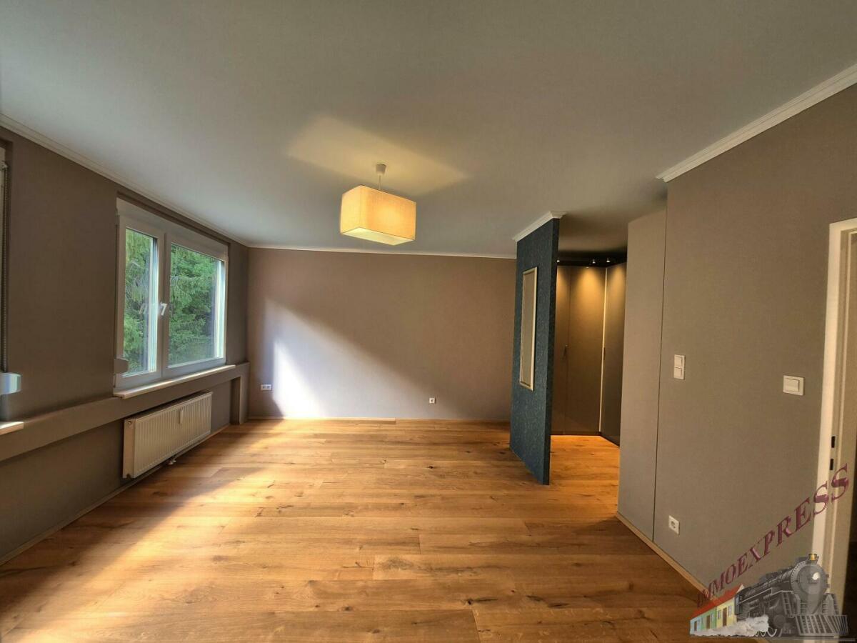 Schlafzimmer mit Ankleide