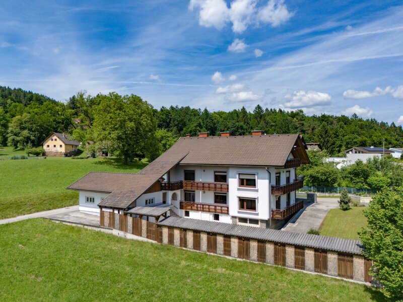 Schöne sanierte 4 Zi Wohnung 100m² mit 570m² Garten und 1 Werkstatt in Rotschitzen bei Köttmannsdorf - Stadtnähe