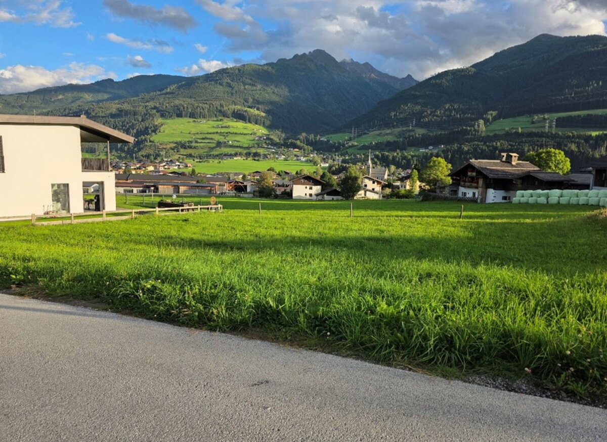 am Rand einer kleinen Siedlung