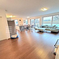 offener Wohn Ess Küchenbereich mit Dachterrassenausgang