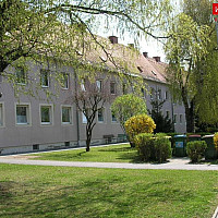 Siedlung straßenseitig