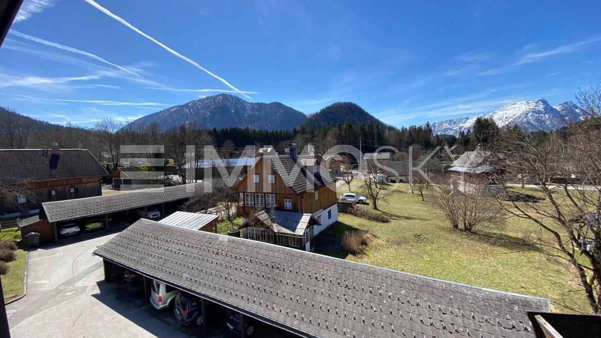 SEHR HELLE AUSSICHTSWOHNUNG IN RUHE- UND SONNENLAGE