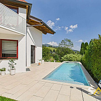 Terrasse mit beheiztem Pool