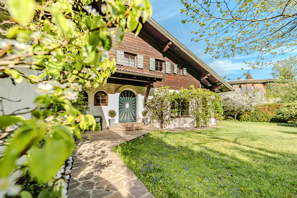 Salzburg-Umgebung-St.-Gilgen-Landhaus-Ansicht