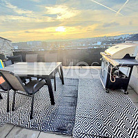 Sonnenuntergang auf der gemütlichen Dachterrasse