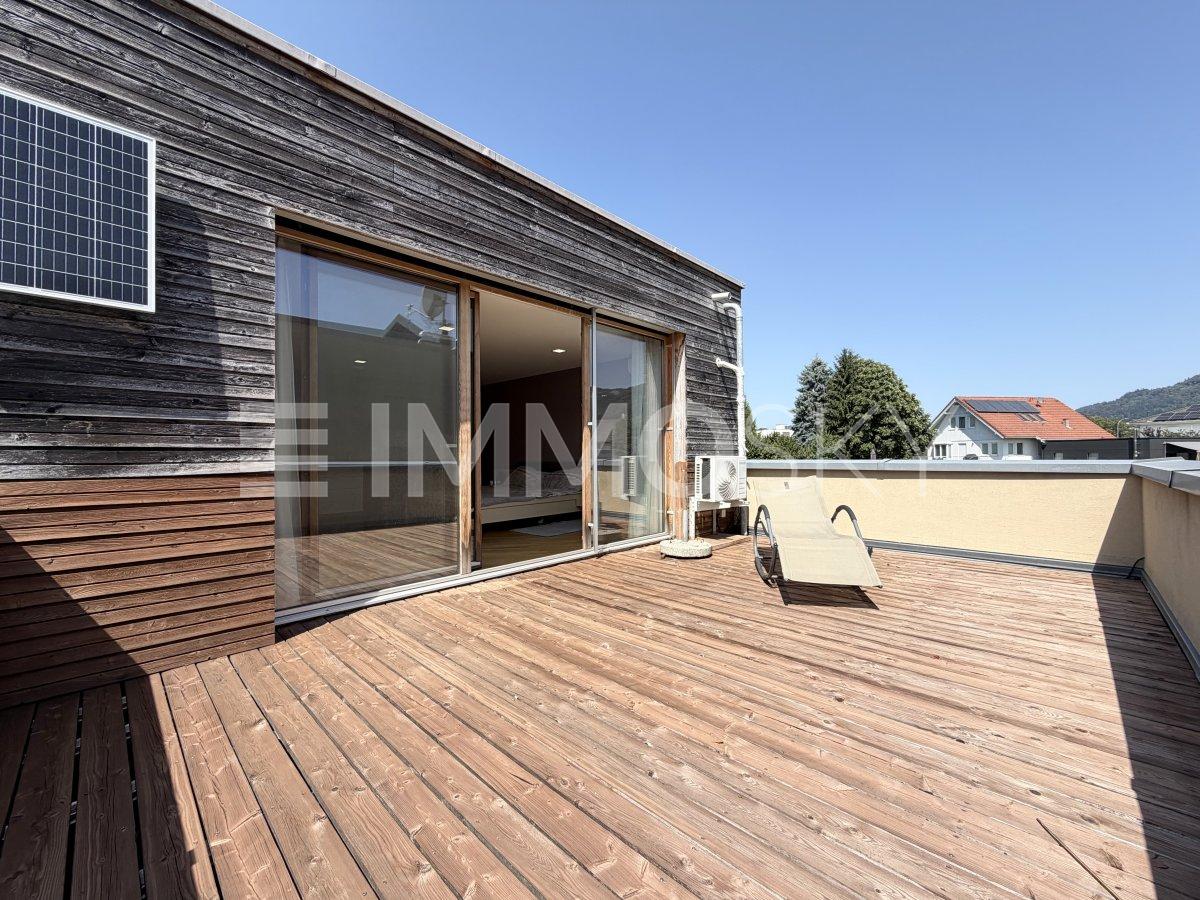 Einladender Balkon mit viel Platz