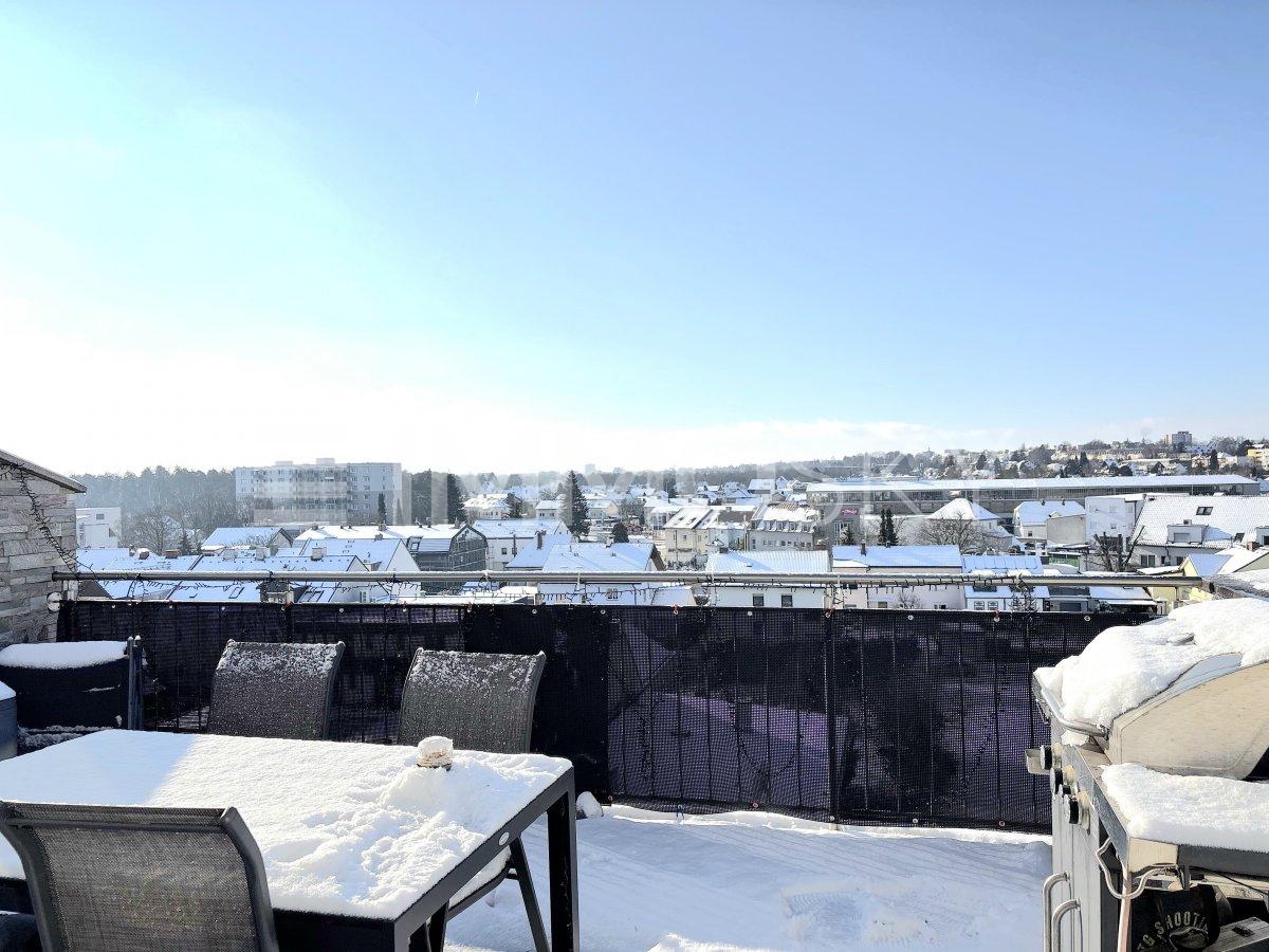 Große Dachterrasse mit Fernblick