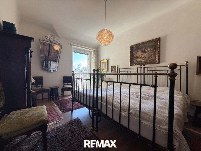 Schlafzimmer mit französischem Balkon