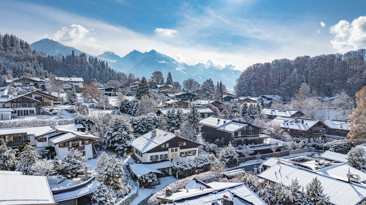KITZIMMO-Baugrundstück mit Altbestand in Toplage auf der Bichlalm - Immobilien Kitzbühel.-1