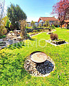 Garten Eden mit Baum und Strauchbestand