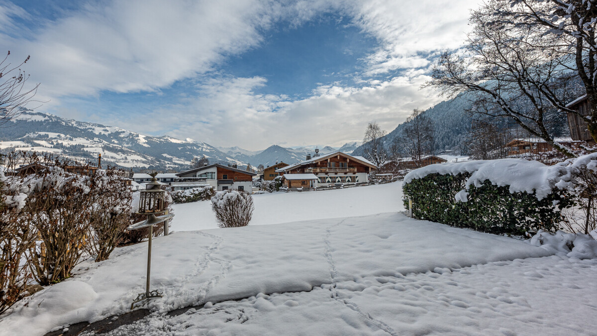 KITZIMMO-Domizil mit Potenzial in zentrumsnaher Ruhelage - Ski Out - Immobilien Kitzbühel.