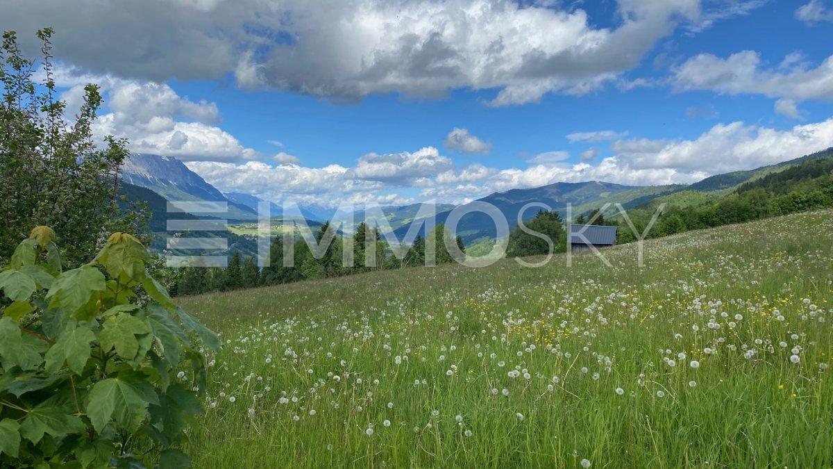 ZWEI VOLL AUFGESCHLOSSENE BAUPARZELLEN MIT TRAUMAUSBLICK