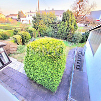 Garten mit Wintergarten und Kellerabgang