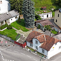 Gesamte Liegenschaft mit 2 Häusern und Doppelgarage