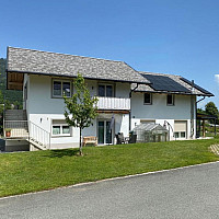 Gäste+Wohnhaus von rechts