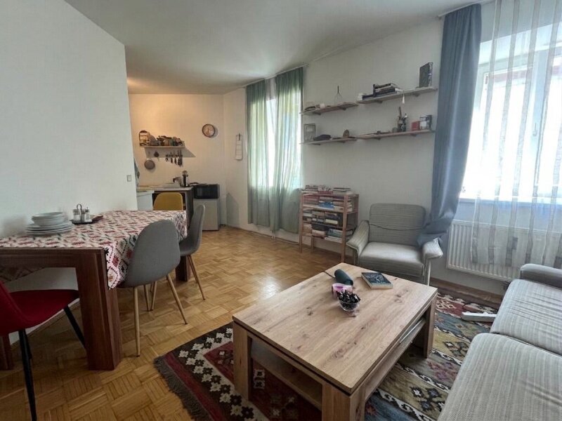 Wohnzimmer mit Essbereich