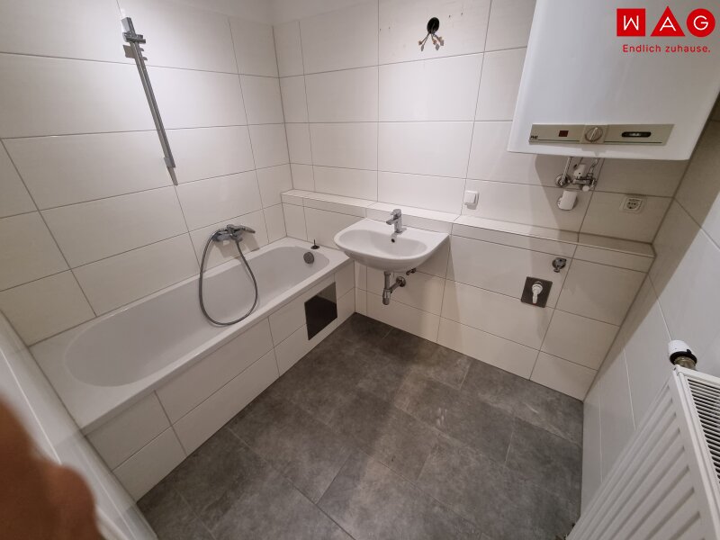 Bad mit Badewanne saniert