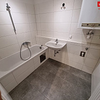 Bad mit Badewanne saniert