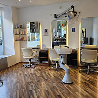 Geräumiger, hoher Verkaufsraum