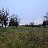 Großes Grundstück mit freiem B