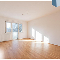 Wohnzimmer oder Schlafzimmer 2 mit Balkonzugang