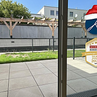 Terrasse und kleiner Vorgarten