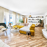 Wohnzimmer Straßentrakt