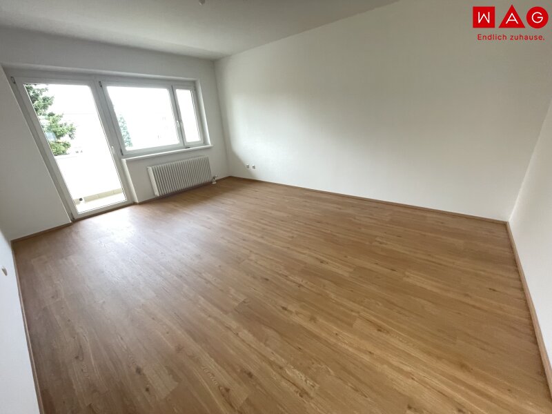 Wohnzimmer mit Balkon