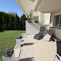 Traumhafte, neuwertige 3 Zi Gartenwohnung mit 400m² Eigengarten in Waidmannsdorf mit Tiefgarage