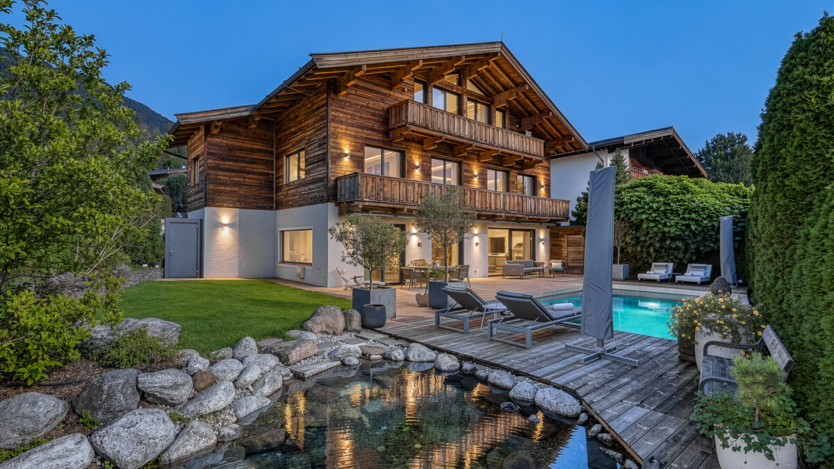 KITZIMMO-Prime Living ? Exklusive Villa mit Pool & Panoramablick in Toplage - Immobilien Kitzbühel.