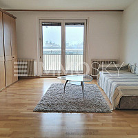 2 x 22 m² Wohnraum mit Balkon
