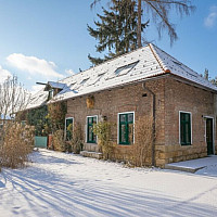 Südostseitige Ansicht vom Garten aus