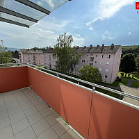 Sonniger Balkon mit traumhaftem Ausblick