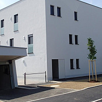 Straßenansicht des Wohnhauses