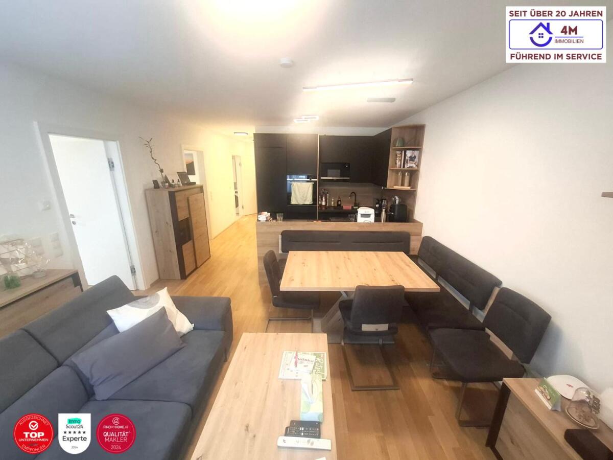 Wohnzimmer mit Küche