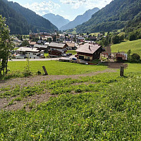 Blick vom Grundstück zum Ort