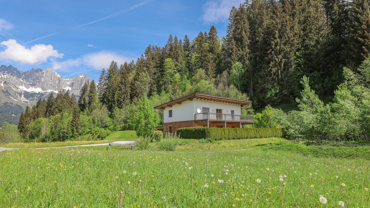 KITZIMMO-Mehrfamilienhaus in Alleinlage kaufen - Immobilien Oberndorf in Tirol.