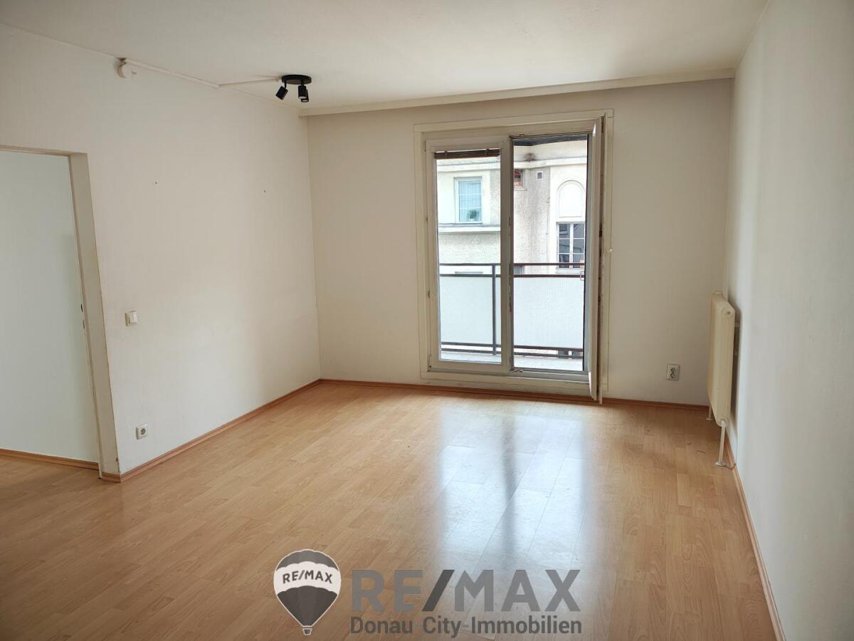 Wohnimmer mit Ausgang zur Loggia