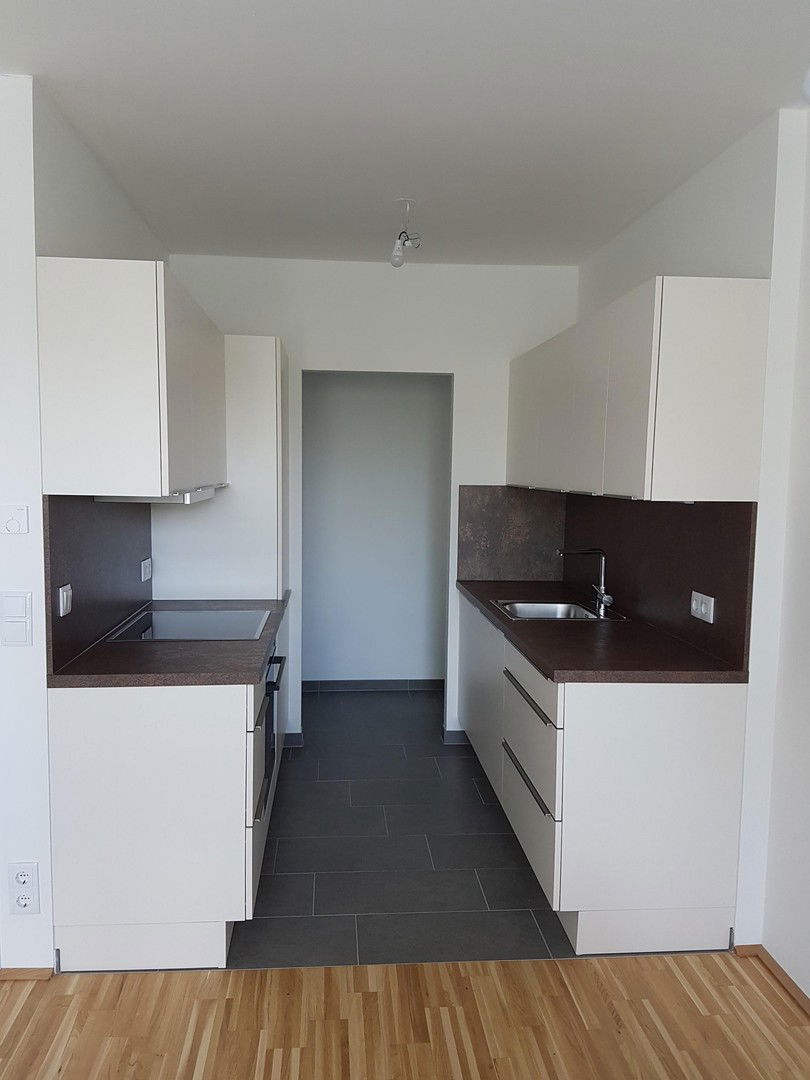 Küche mit Abstellraum