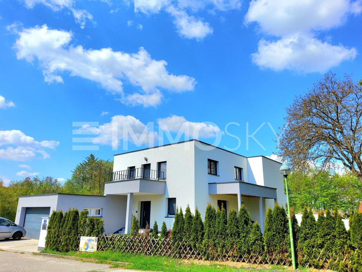 2 Familienhaus mit 2 Eingänge!