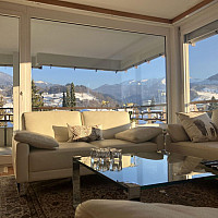 Wohnzimmer mit Berg-Blick