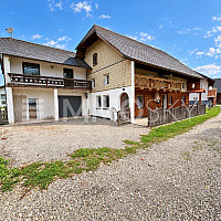 Aussenberreich mit Garage